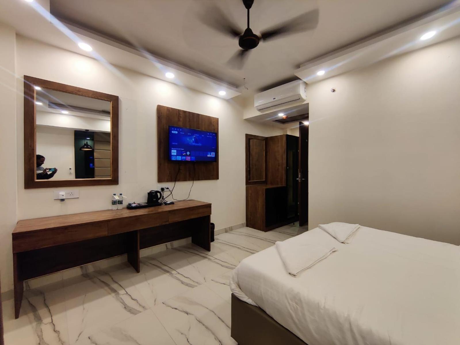 PK Budget Hotel Noida Eksteriør billede