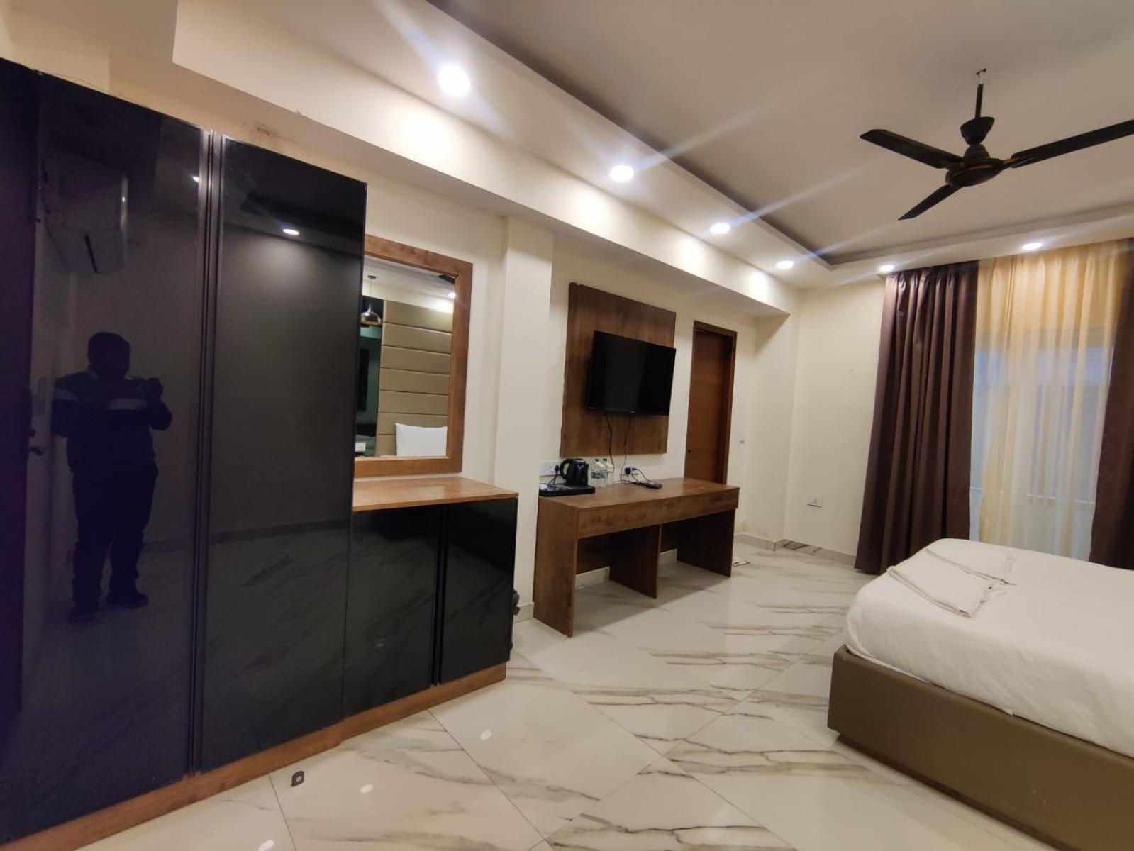 PK Budget Hotel Noida Eksteriør billede