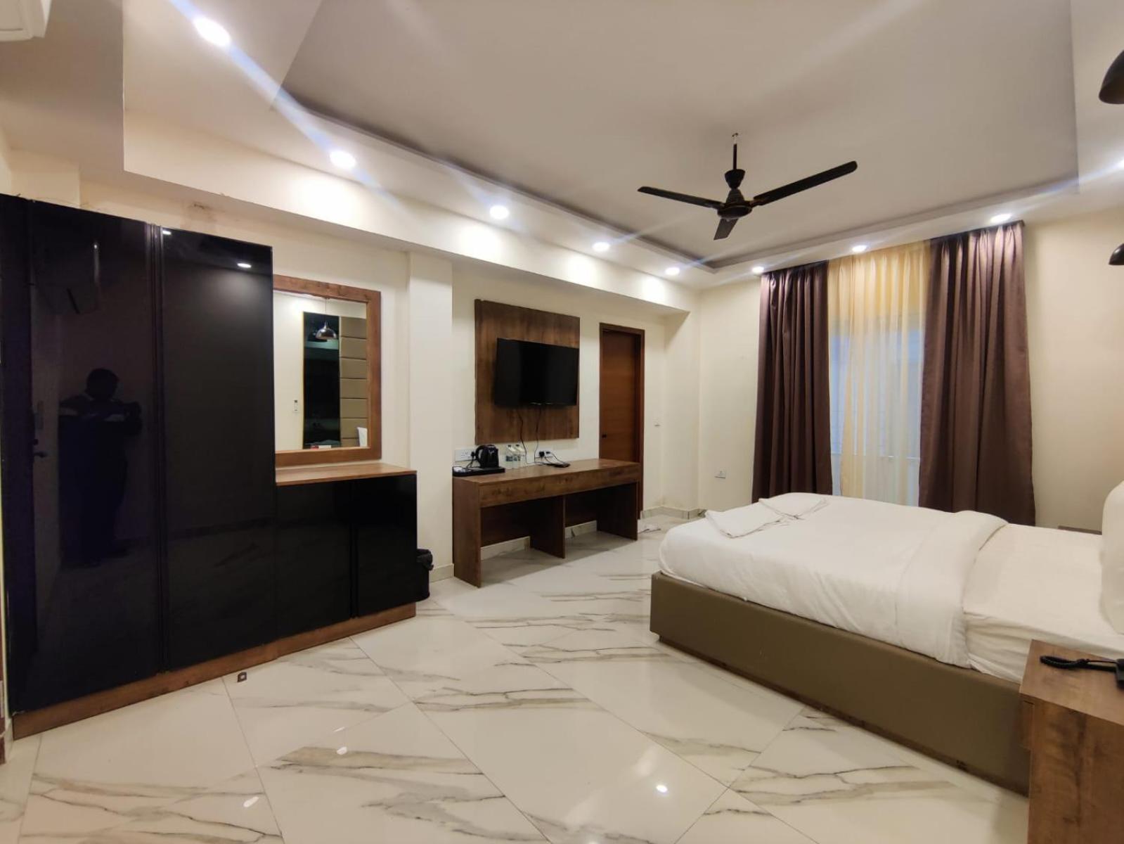 PK Budget Hotel Noida Eksteriør billede