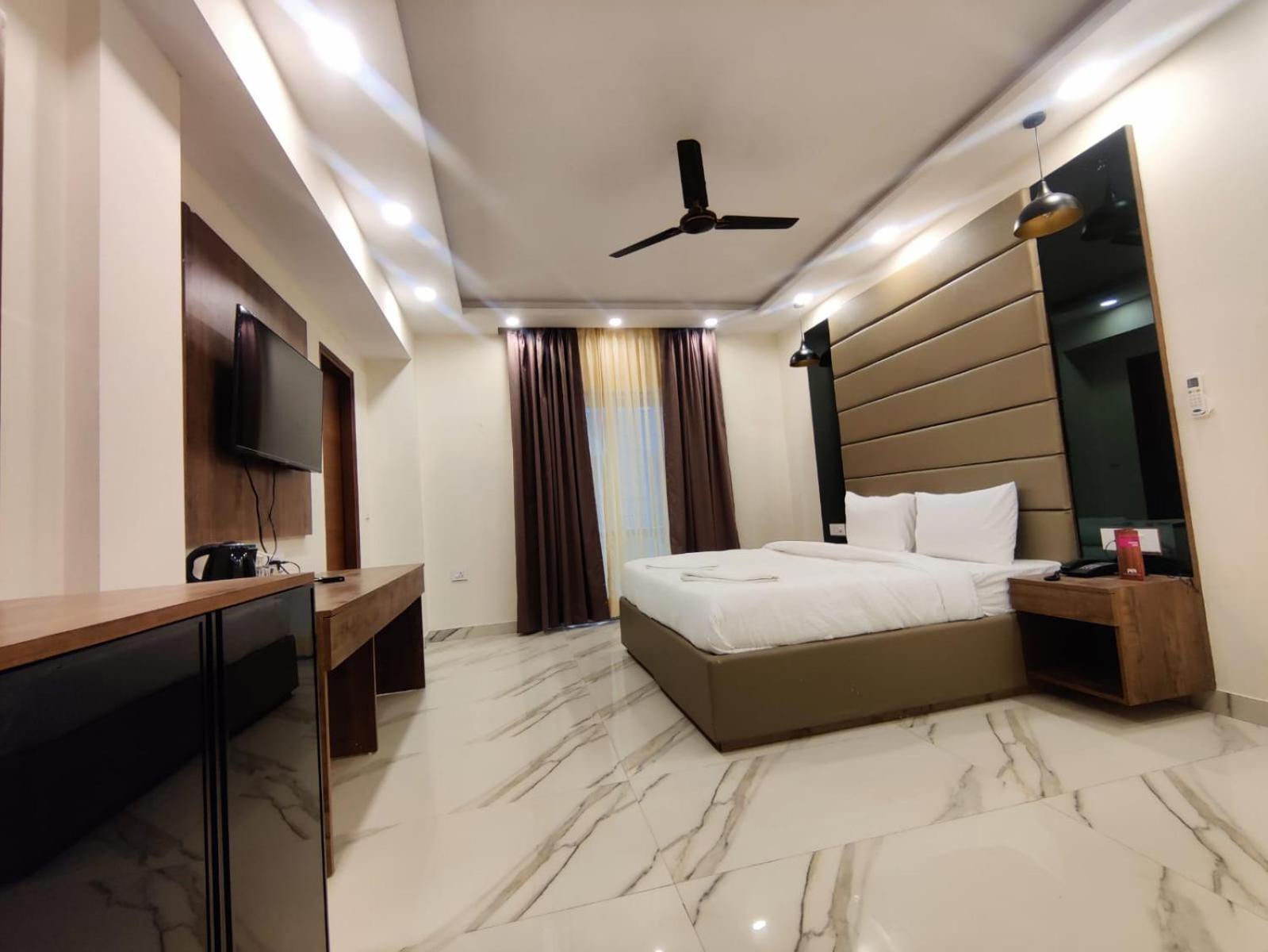 PK Budget Hotel Noida Eksteriør billede