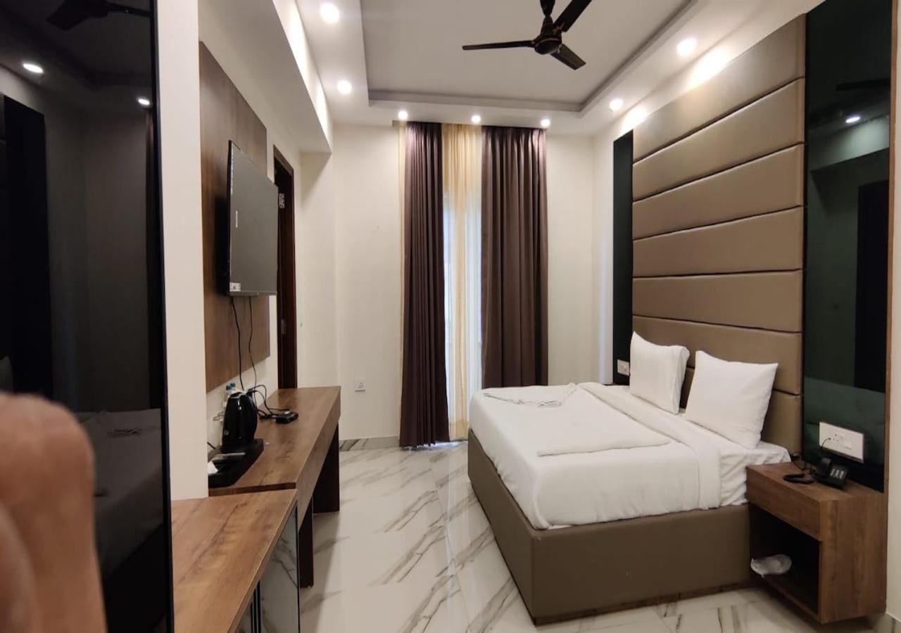 PK Budget Hotel Noida Eksteriør billede