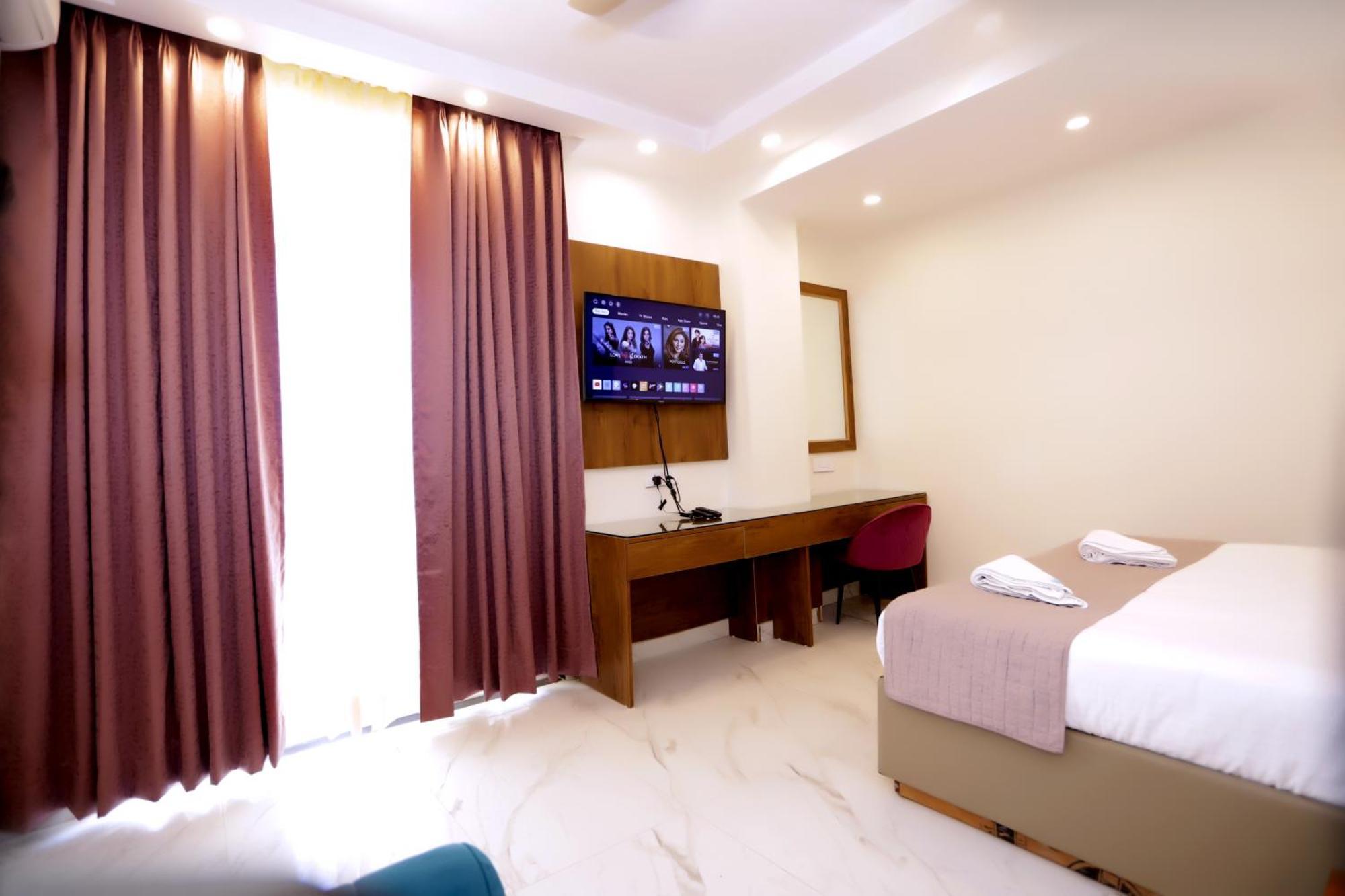 PK Budget Hotel Noida Eksteriør billede